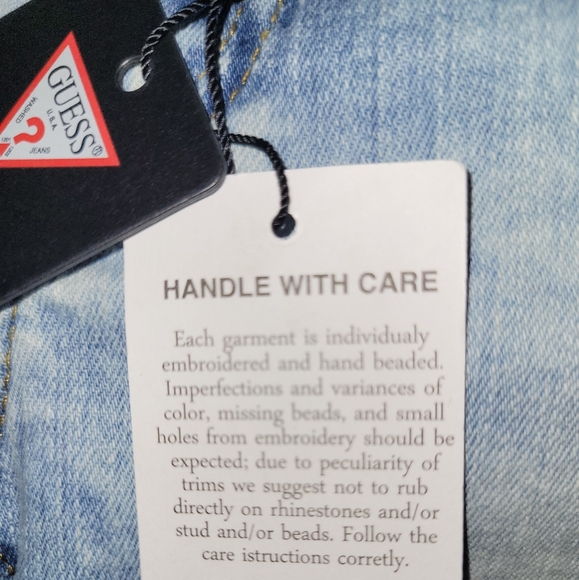 🆕️ GUESS Acid Wash Distressed Skinny Fit Light Denim Jeans W/Patches Toddlers 3 - Picture 5 of 7